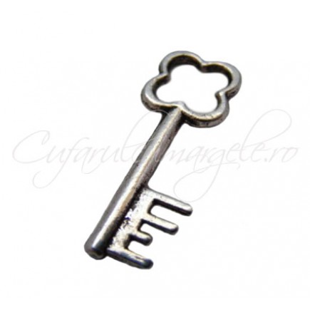 Charm argintiu cheie 35x10 mm